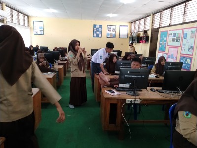 KEGIATAN DI LAB KOMPUTER